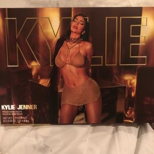 Kylie Jenner 24th Birthday Palette 🤩🥳